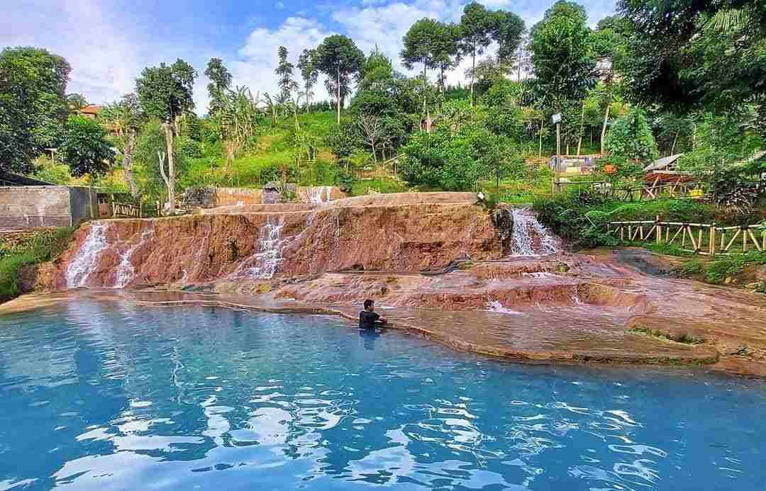 Curug Cipanas Nagrak, wisata alam populer di Bandung Barat Curug Cipanas Nagrak, wisata alam populer di Bandung Barat