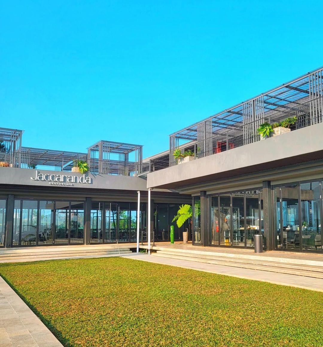 Menu dan tarif kamar The Upper Clift Resort & Cafe Sentul Menu dan tarif kamar The Upper Clift Resort & Cafe Sentul