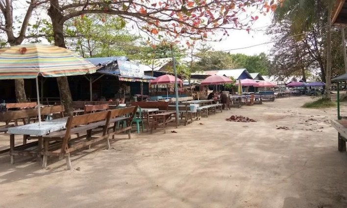 Fasilitas di Pantai Tanjung Tinggi
