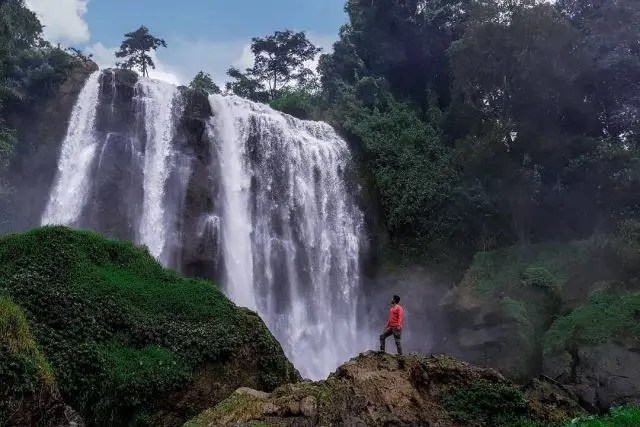 Aktivitas di Air Terjun Sewu