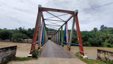 Mencari ikan Jurung di objek wisata Salim Pipit di Aceh Tenggara Mencari ikan Jurung di objek wisata Salim Pipit di Aceh Tenggara