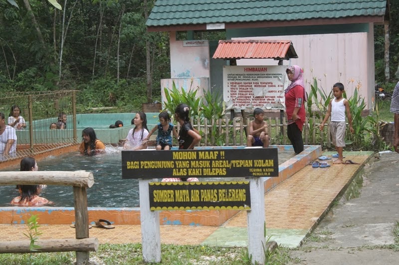 Pemandian Air Panas Dabo Singkep : harga tiket, foto, lokasi, fasilitas dan lokasi Pemandian Air Panas Dabo Singkep : harga tiket, foto, lokasi, fasilitas dan lokasi
