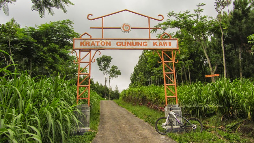 Gunung Kawi: harga tiket, foto, lokasi, fasilitas dan spot Gunung Kawi: harga tiket, foto, lokasi, fasilitas dan spot