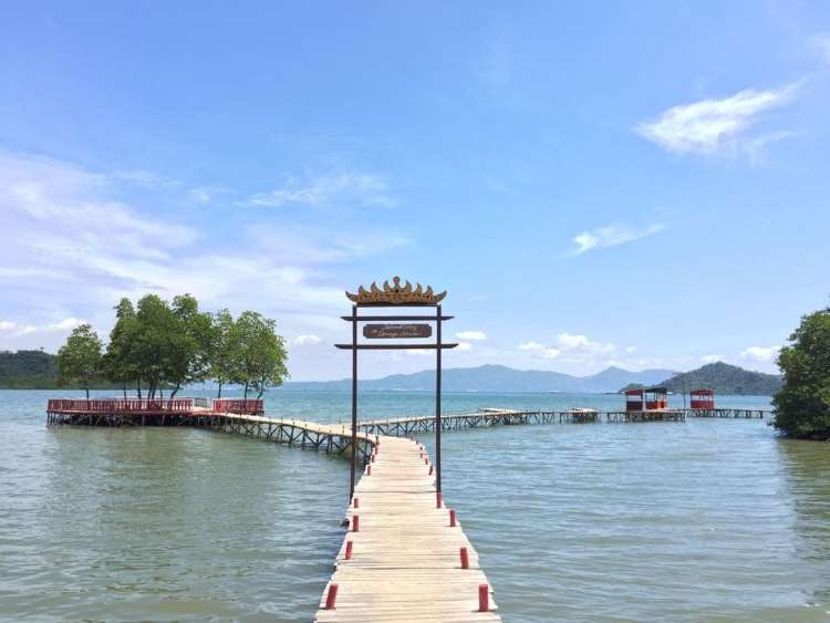 Pantai Dewi Mandapa: daya tarik, lokasi, jam buka dan fasilitas Pantai Dewi Mandapa: daya tarik, lokasi, jam buka dan fasilitas