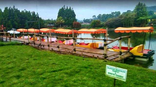 Pasar Terapung di Danau Lembang
