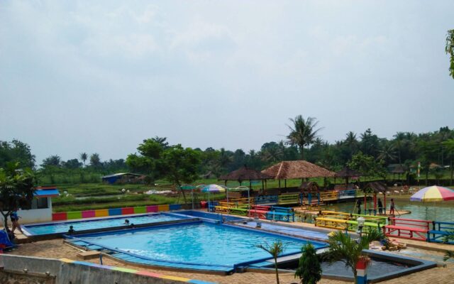 Kolam renang anak di Taman Herbal Humane