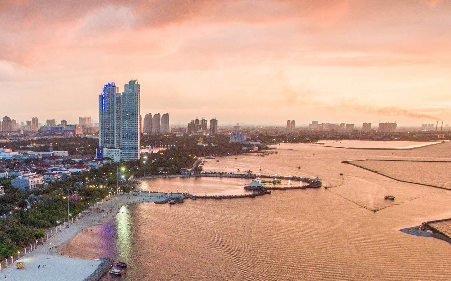 Kawasan wisata Pantai Ancol Jakarta Utara
