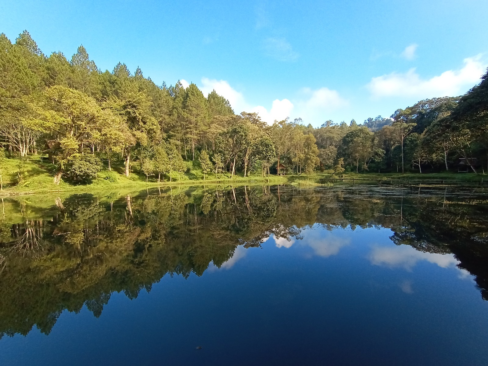 Tiket & Tempat Wisata DANAU CIBEUREUM Garut Desember 2022 Tiket & Tempat Wisata DANAU CIBEUREUM Garut Desember 2022