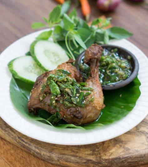Menu Ayam Pedesaan Cabai Hijau, Bebek Kaleyo