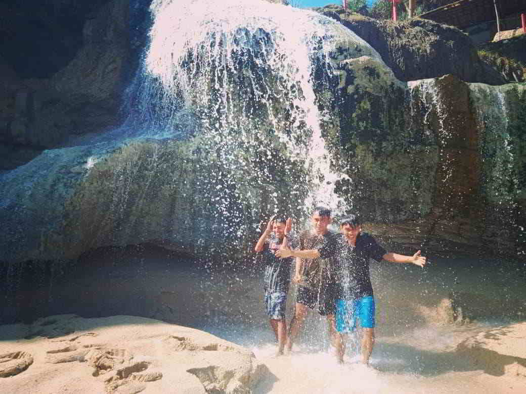 harga tiket masuk pantai banyu tibo